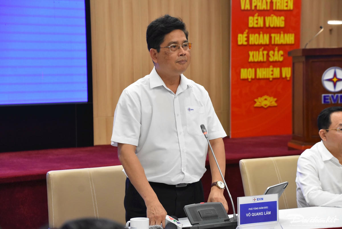 Ông Võ Quang Lâm, Phó Tổng Giám đốc ENV phát biểu tại buổi họp báo. 