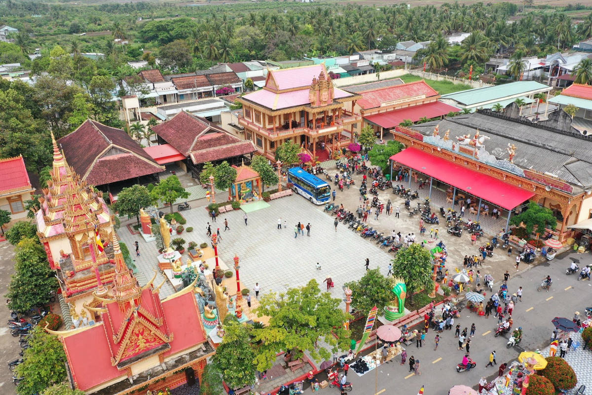 ẢNH 1 Khuôn viên rộng lớn