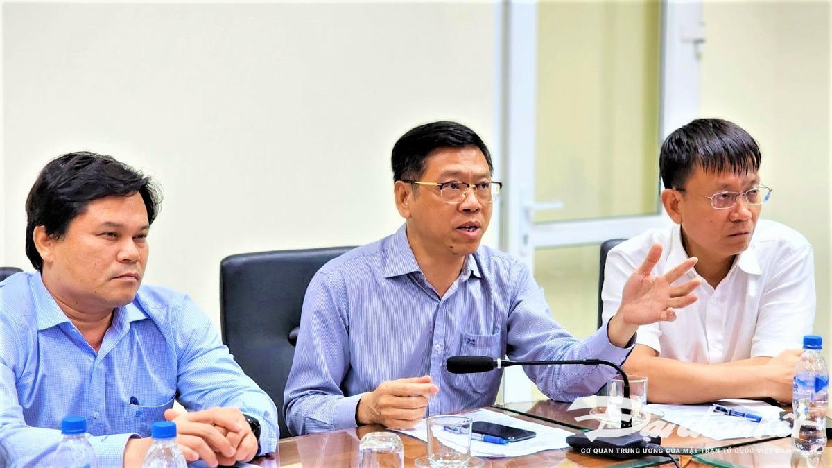 Vụ lật sà lan trên biển Lý Sơn: Đề xuất huy động trực thăng tìm kiếm nạn nhân