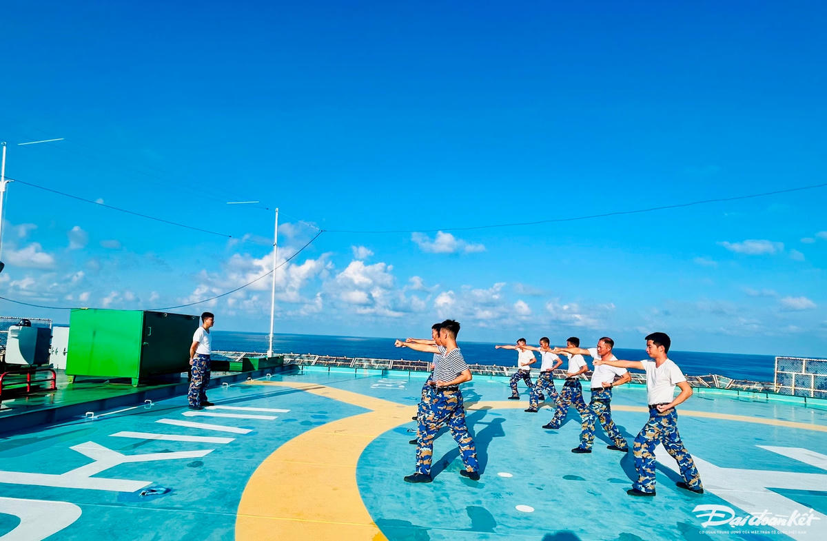 2. Luyện võ giữa trùng khơi, trên nhà giàn DK1.11