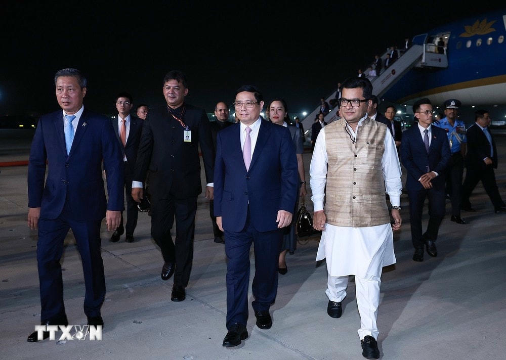 Thủ tướng Phạm Minh Chính đến sân bay quân sự Palam, Thủ đô New Delhi bắt đầu chuyến thăm cấp Nhà nước đến Ấn Độ. (Ảnh: Dương Giang-TTXVN)
