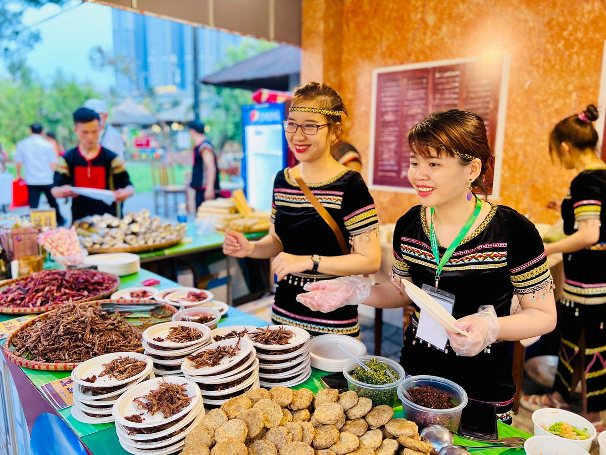 Món ngon của các vùng miền được hội tụ tại lễ hội.