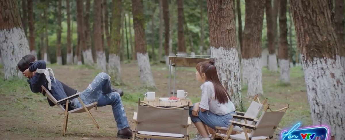 Vân và Phong đi dã ngoại cùng nhau. Ảnh: CMH. 