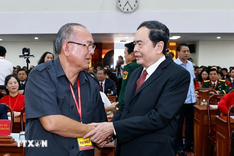 Chủ tịch Quốc hội Trần Thanh Mẫn với đại biểu dự Lễ công bố Nghị quyết. (Ảnh: Doãn Tấn/TTXVN)