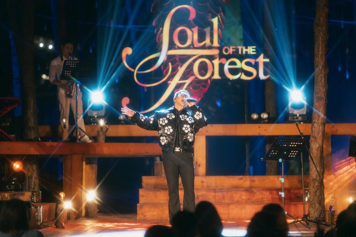 Trung Quân cháy hết mình trên sân khấu Soul of the Forest.