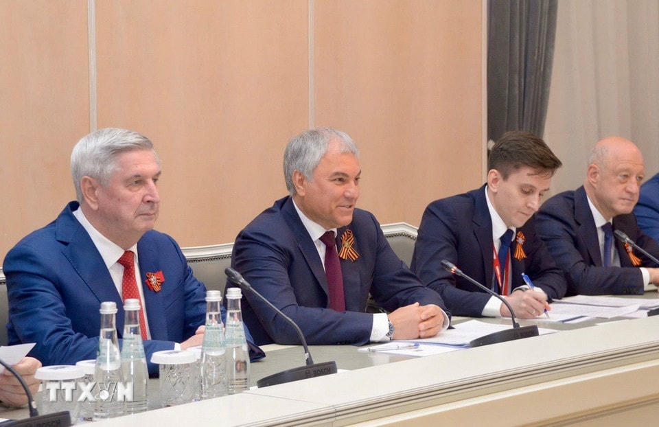 Chủ tịch Duma Quốc gia Vyacheslav Volodin và đoàn Liên bang Nga tại cuộc hội kiến Tổng Bí thư Tô Lâm. (Ảnh: TTXVN phát)