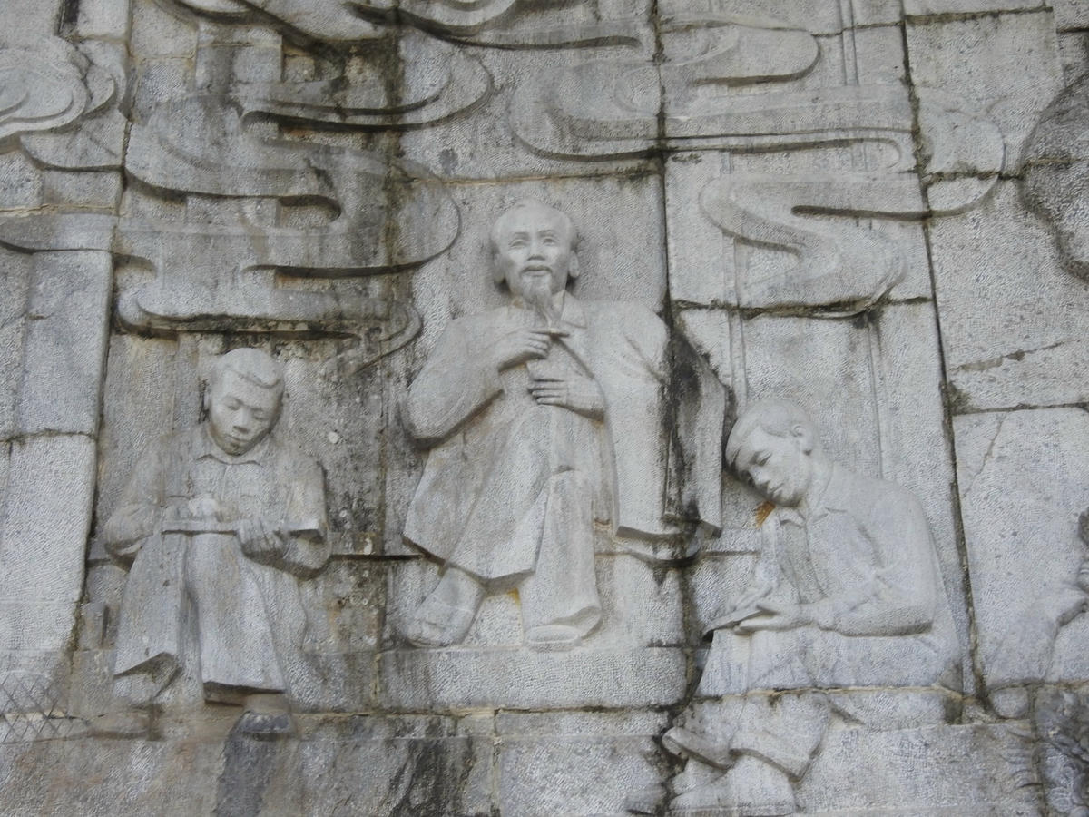 Bác Hồ nhấn mạnh: Khi tiếp quản Thủ đô phải giữ gìn quân phong, giữ nghiêm kỷ luật, gần dân và giúp đỡ nhân dân, đồng thời chú ý học tập và rèn luyện... Nhiệm vụ giải phóng, xây dựng và bảo vệ Tổ quốc ta còn rất nặng nề và quan trọng.