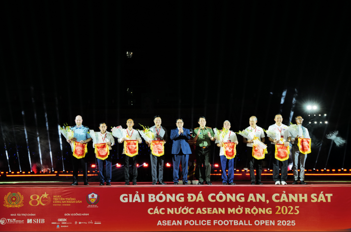 Gần 600 học viên cảnh sát đồng diễn trống hội tại SVĐ Hàng Đẫy- Ảnh 3.