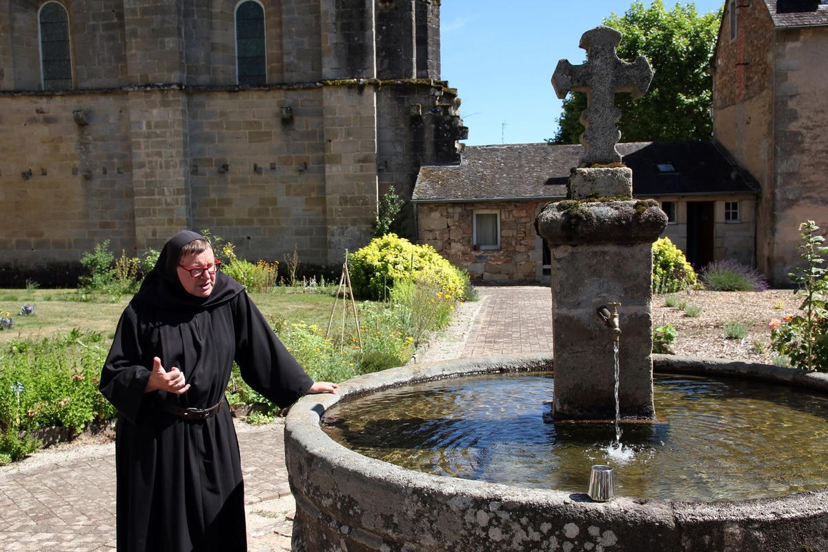 Tu viện nơi bà đã sống những năm tháng tuổi trẻ. Ảnh: Tatler.