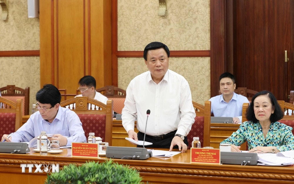 Ông Nguyễn Xuân Thắng, Ủy viên Bộ Chính trị, Chủ tịch Hội đồng Lý luận Trung ương, Giám đốc Học viện Chính trị quốc gia Hồ Chí Minh, Phó Trưởng Ban Chỉ đạo phát biểu. (Ảnh: Phương Hoa/TTXVN) ttxvn_thuong truc ban bi thu_2.jpg