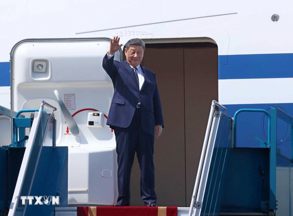 Tổng Bí thư, Chủ tịch nước Trung Quốc Tập Cận Bình tại Sân bay quốc tế Nội Bài. (Ảnh: Doãn Tấn/TTXVN)