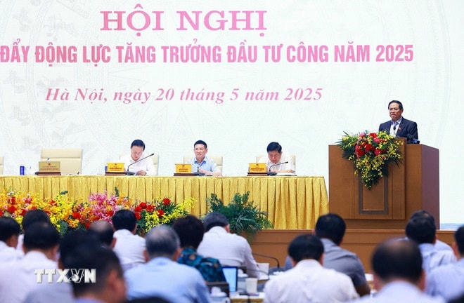 Thủ tướng Phạm Minh Chính khai mạc Hội nghị thúc đẩy động lực tăng trưởng đầu tư công năm 2025. (Ảnh: Dương Giang/TTXVN) ttxvn-thu-tuong-chu-tri-hoi-nghi-thuc-day-dong-luc-tang-truong-dau-tu-cong-nam-2025-3.jpg