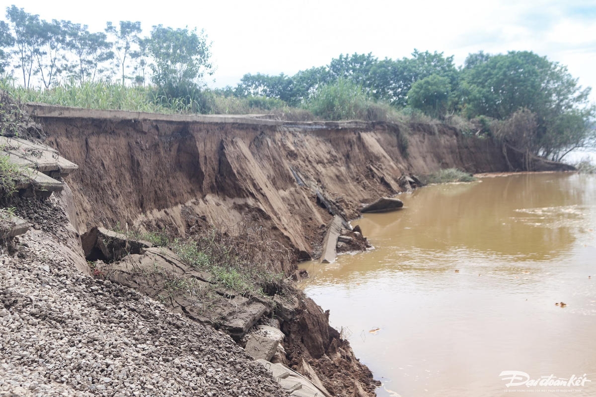 Khu vực xảy ra sạt lở bờ kè thôn Yên Lạc (xã Ninh Khang). Ảnh: Đình Minh