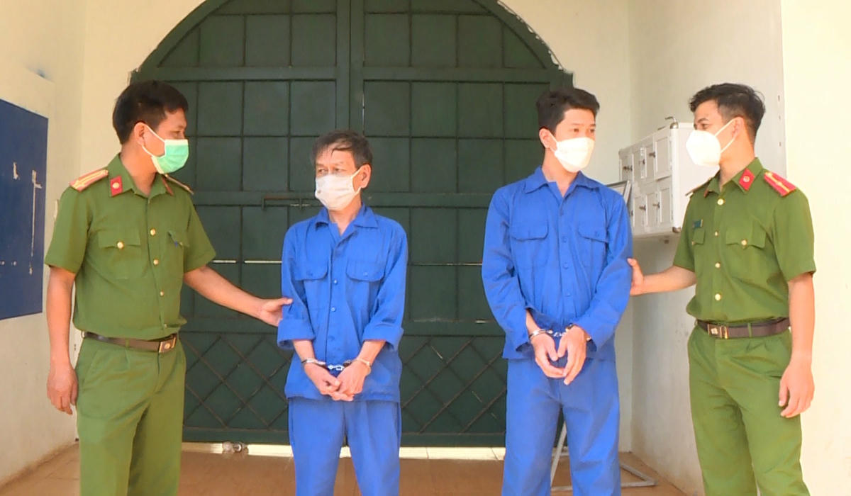 Các đối tượng tại cơ quan Công an.