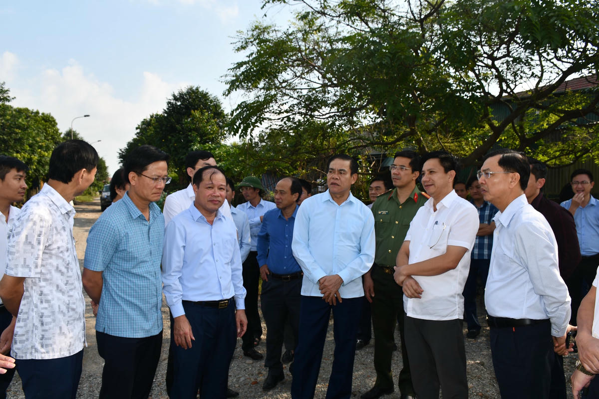 Lãnh đạo tỉnh, thị xã Kỳ Anh kiểm tra thực trạng các khu tái định cư và tiến độ công tác giải phóng mặt bằng các dự án đầu tư trên địa bàn.