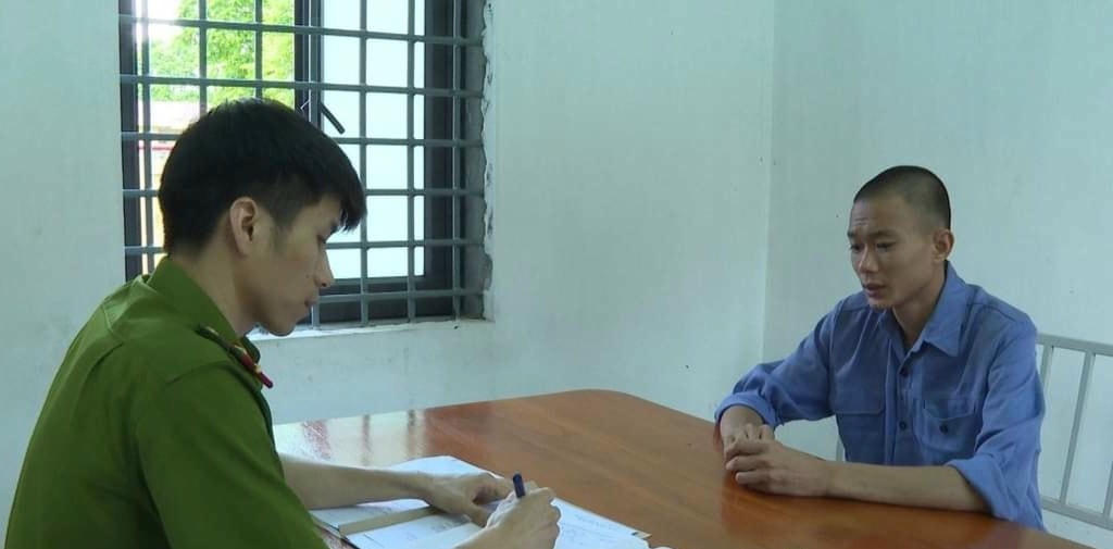 Đối tượng có hành vi tàng trữ, mua bán ma tuý tại CQĐT. Ảnh: Công an tỉnh Phú Thọ