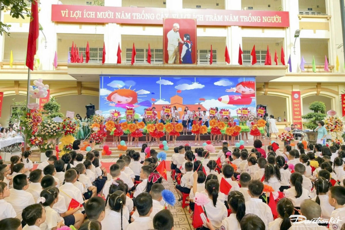 Học sinh dự lễ khai giảng năm học 2023-2024. Ảnh: Phạm Thảo.