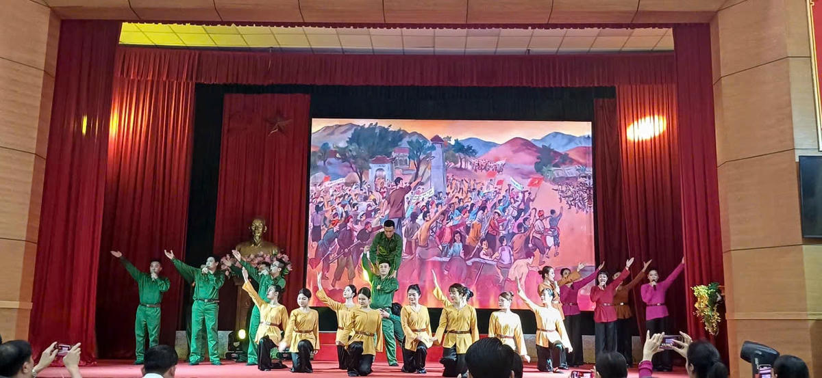 Hội thi tuyên truyền lưu động toàn quốc tái hiện khí thế hào hùng của cả dân tộc vùng lên theo Lời kêu gọi đồng bào và chiến sĩ cả nước của Chủ tịch Hồ Chí Minh. Ảnh Sở VHTTDL Tuyên Quang.