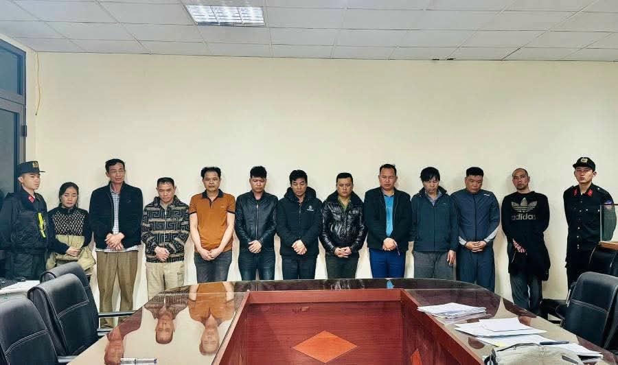 Các đối tượng tại cơ quan điều tra. Ảnh: Công an tỉnh Lào Cai.