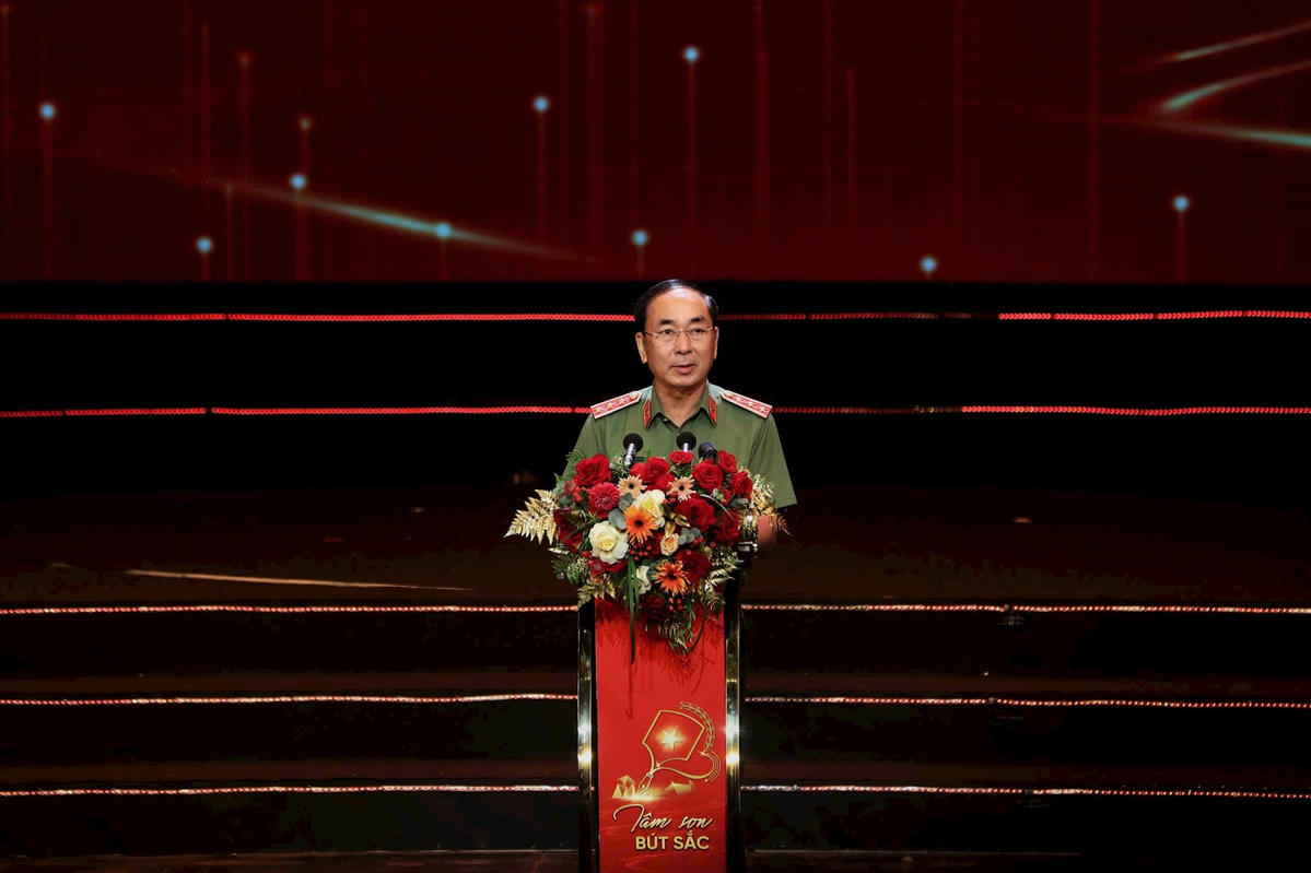 Thượng tướng Trần Quốc Tỏ, Uỷ viên Trung ương Đảng, Thứ trưởng Thường trực Bộ Công an, Trưởng ban Chỉ đạo giải báo chí phát biểu tại lễ trao giải.