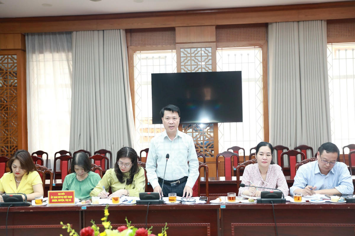 Đại biểu phát biểu ý kiến.