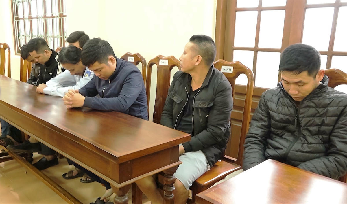 Công an Quảng Bình tạm giữ hình sự 14 người liên quan đến đường dây đánh bạc với tổng số tiền giao dịch khoảng 80 tỷ đồng.