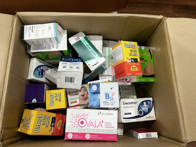 Một số thực phẩm giả cơ quan chức năng thu được trong đường dây. Ảnh: Công an Hà Nội.