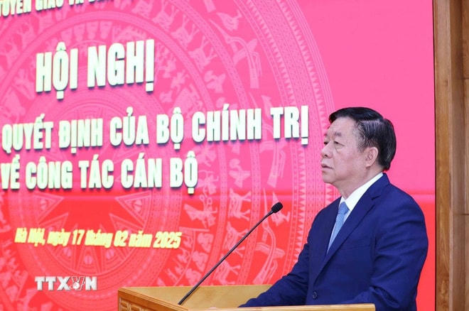 Ông Nguyễn Trọng Nghĩa, Ủy viên Bộ Chính trị, Bí thư Trung ương Đảng, Trưởng Ban Tuyên giáo và Dân vận Trung ương phát biểu tại hội nghị. (Ảnh: Phương Hoa/TTXVN) ttxvn-ong-huynh-thanh-dat-giu-chuc-pho-truong-ban-tuyen-giao-va-dan-van-trung-uong-1702-2.jpg