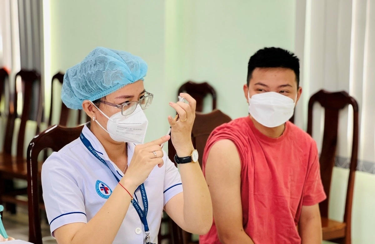 Người dân đang ngại tiêm mũi 4 Covid-19.