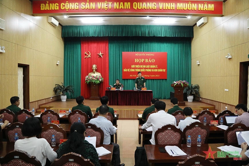 Quang cảnh buổi họp báo.