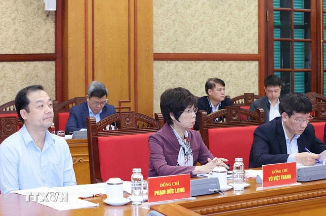 Thành viên Tiểu ban tham dự cuộc họp. (Ảnh: Phương Hoa/TTXVN) ttxvn-vu-viet-trang.jpg