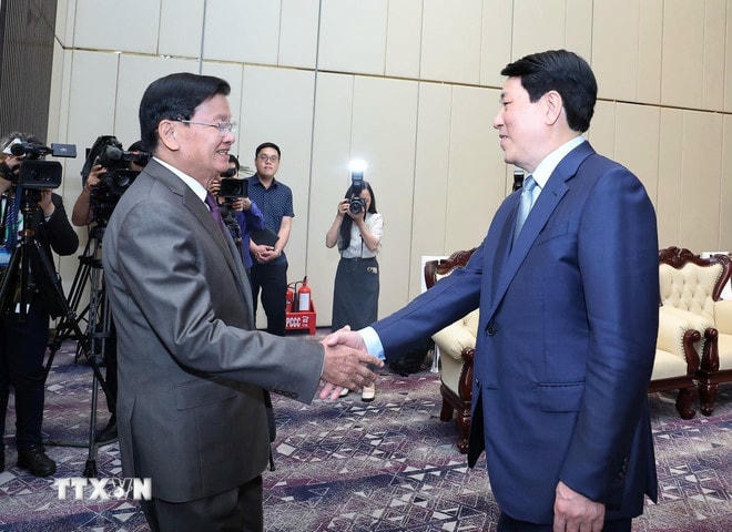 Chủ tịch nước Lương Cường hội kiến Tổng Bí thư, Chủ tịch nước Lào Thongloun Sisoulith. (Ảnh: Lâm Khánh/TTXVN) ttxvn-chu-tich-nuoc-luong-cuong-hoi-kien-tong-bi-thu-chu-tich-nuoc-lao-thongloun-sisoulith-2.jpg