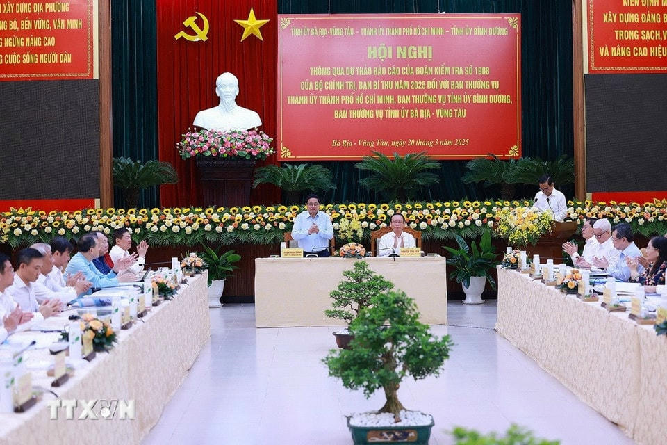 Thủ tướng Phạm Minh Chính chủ trì Hội nghị thông qua dự thảo báo cáo của Đoàn Kiểm tra 1908 đối với Thành ủy Thành phố Hồ Chí Minh, Ban Thường vụ Tỉnh ủy Bình Dương và Bà Rịa-Vũng Tàu. (Ảnh: Dương Giang/TTXVN)