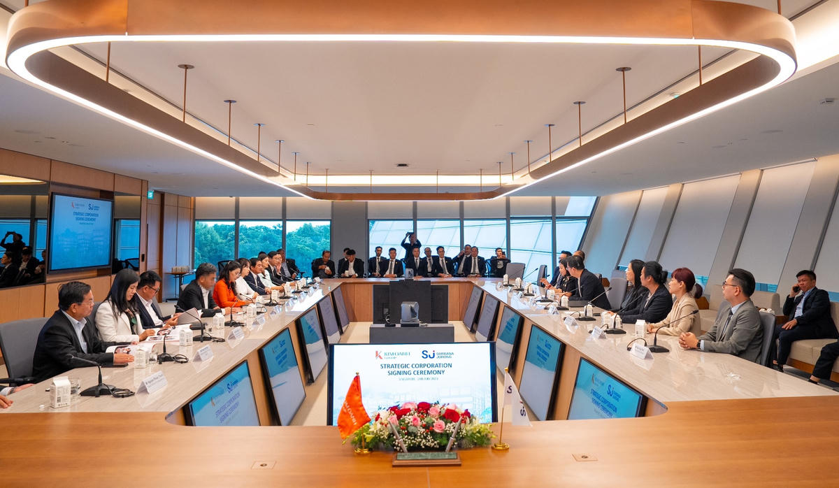 Ban lãnh đạo Tập đoàn Surbana Jurong và Kim Oanh Group tại buổi lễ ký kết hợp tác chiến lược.