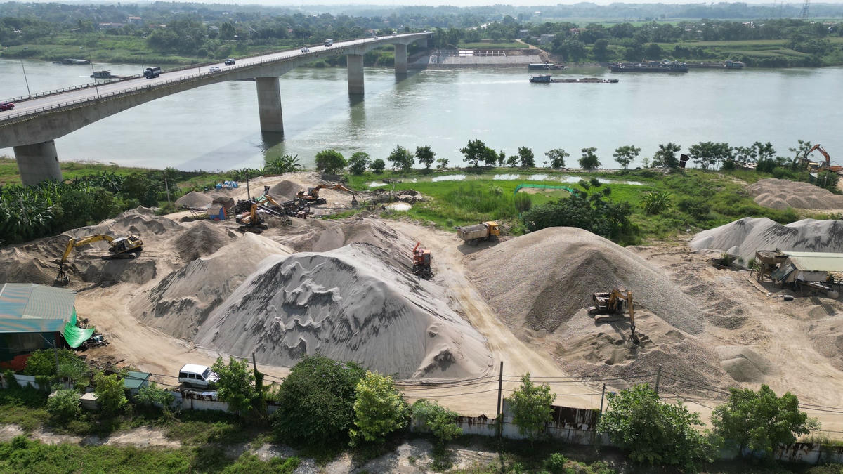 Tại xã Hùng Lô (TP Việt Trì), Công ty TNHH Thường Xuyên hoạt động bến bãi trên đất nông nghiệp dù đã hết hạn từ ngày 26/12/2020.