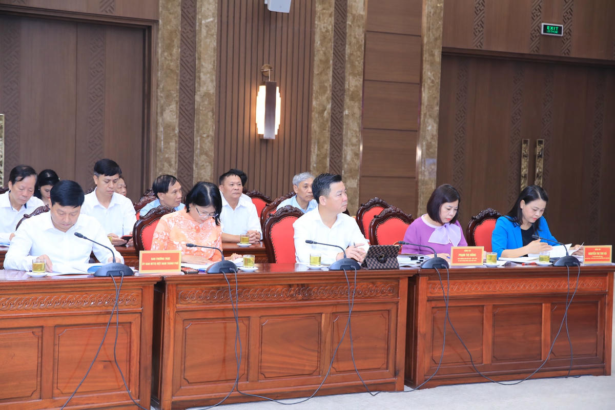 Các đại biểu tham dự hội nghị.