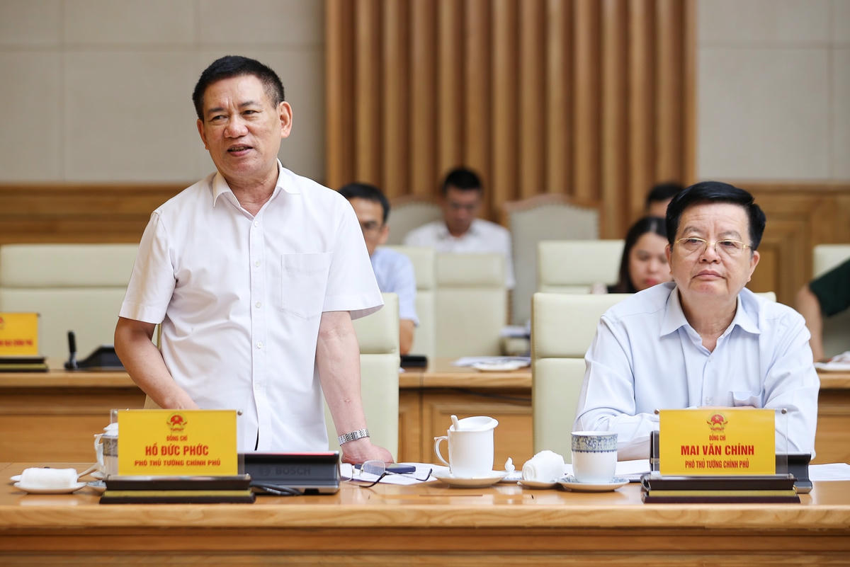 Thủ tướng chủ trì cuộc họp về triển khai tổ chức chính quyền địa phương 2 cấp- Ảnh 5.