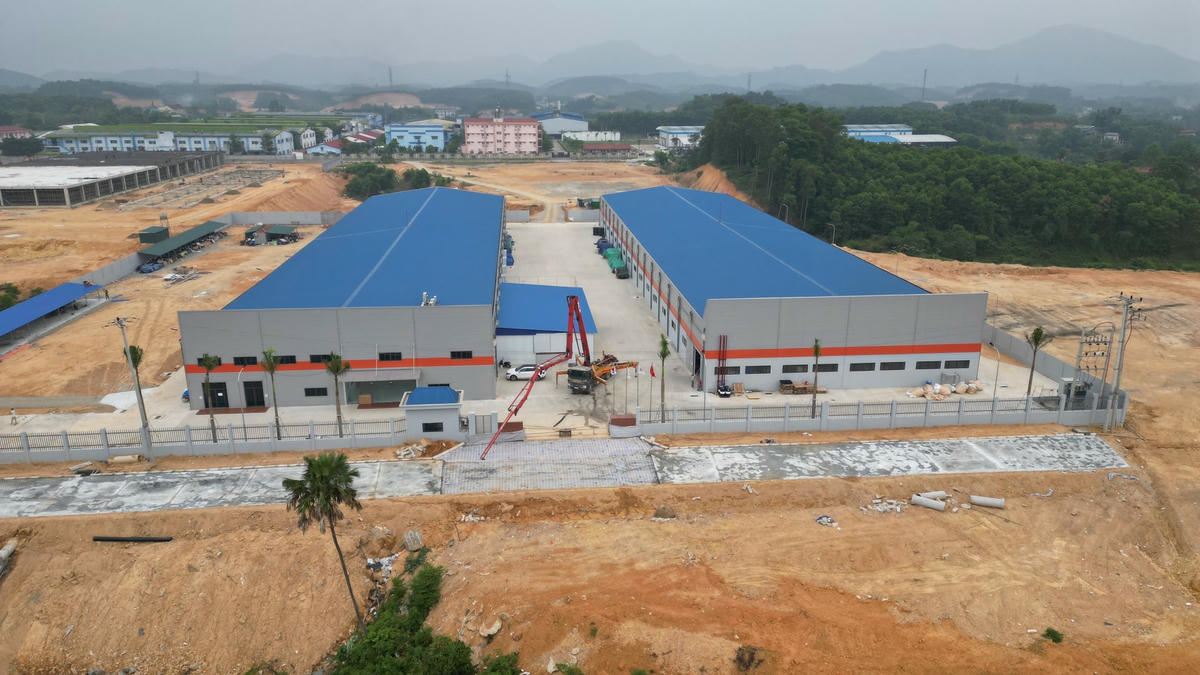 Vi phạm trong xây dựng nhà máy Sinkwang Vina , 3 công ty bị xử phạt hơn 600 triệu đồng. Ảnh: Tuấn Trung