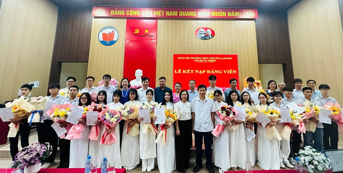 Dang1 CHỐT Bài 2. Hun đúc đạo đức cách mạng từ trường học ngày 19-8. HL bt