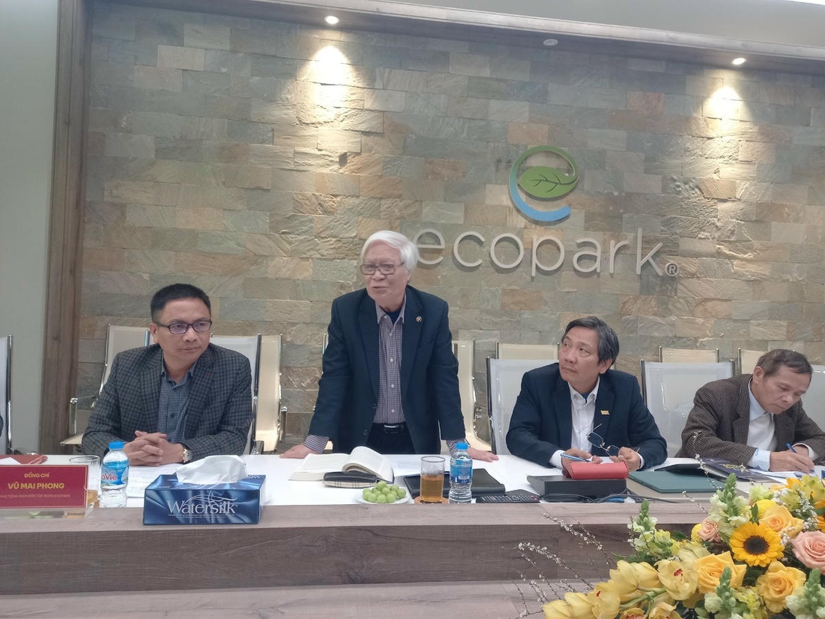 Các đại biểu phát biểu ý kiến tại hội nghị.