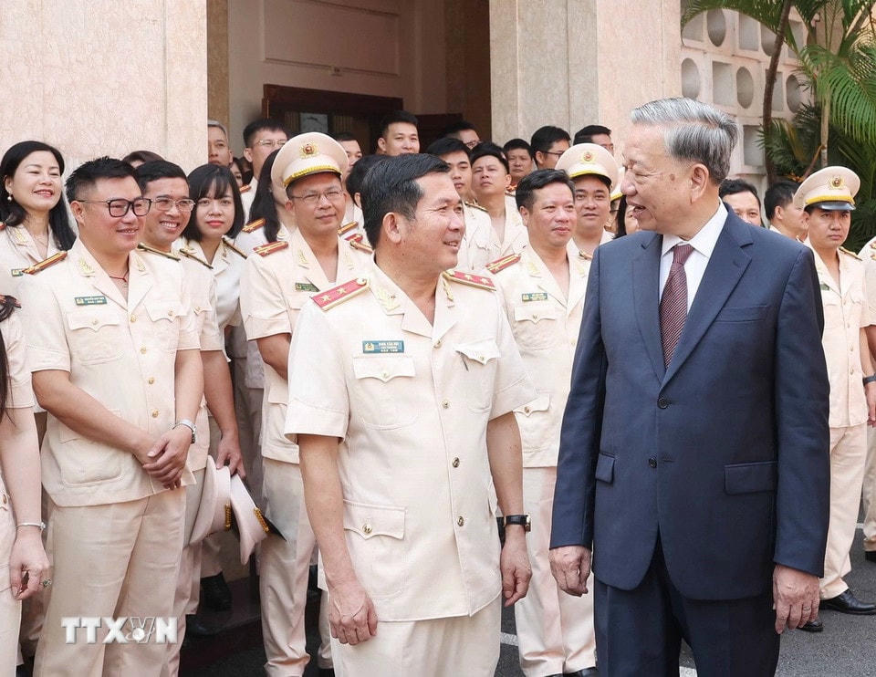 Tổng Bí thư Tô Lâm gặp mặt thân mật cán bộ, chiến sỹ Cục An ninh chính trị nội bộ. (Ảnh: Thống Nhất/TTXVN)