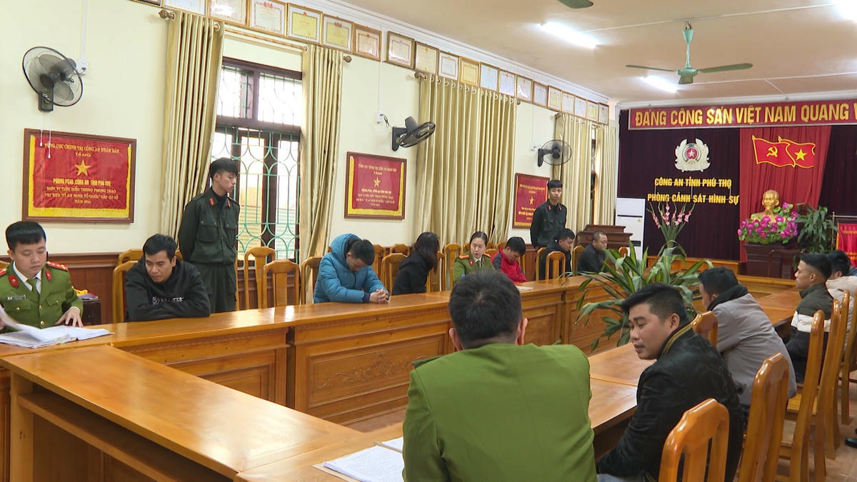 Các đối tượng tại CQĐT. Ảnh CAPT