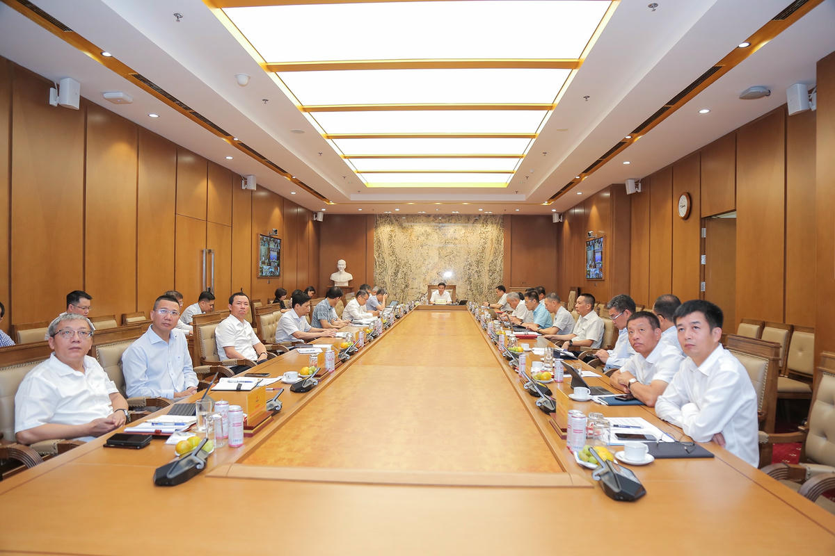 Toàn cảnh giao ban.