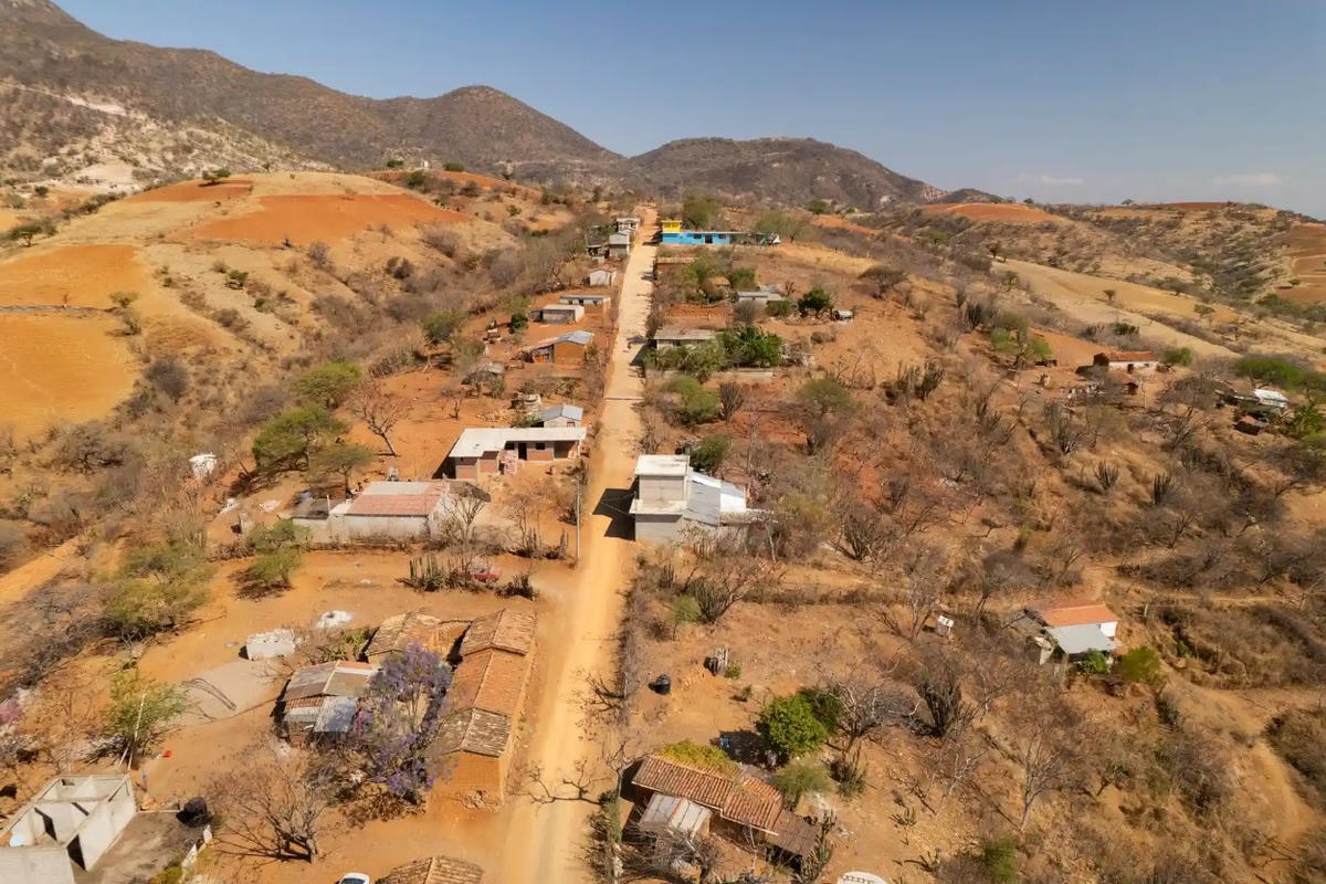 Santiago Ayuquililla là một vùng khô cằn đầy bụi bặm của Oaxaca. Ảnh: The Guardian.