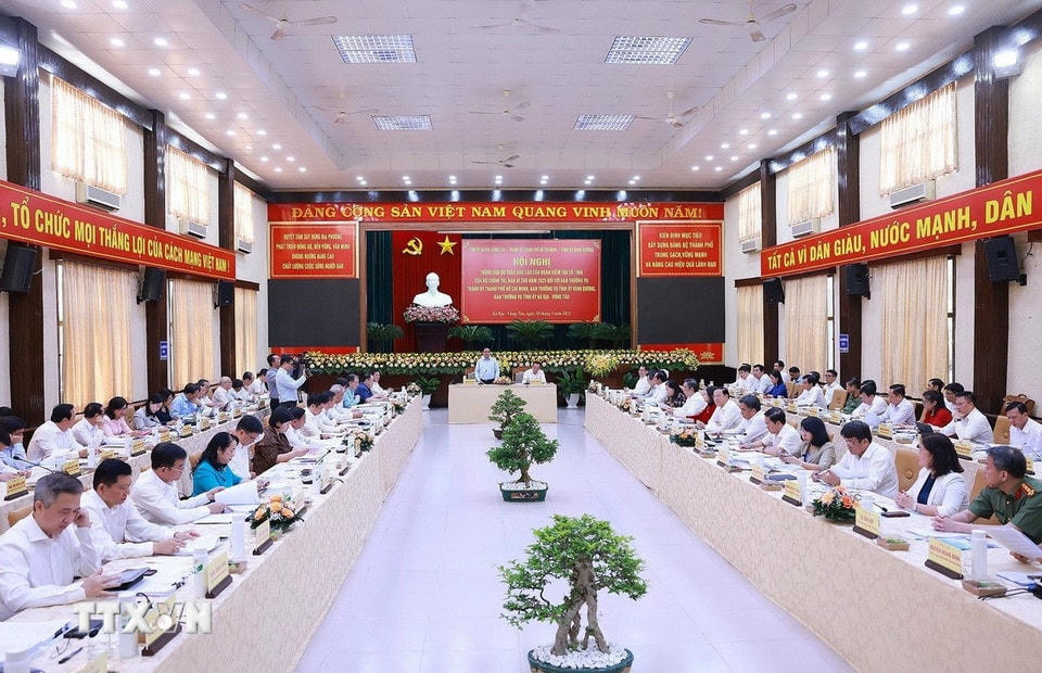 Thủ tướng Phạm Minh Chính chủ trì Hội nghị thông qua dự thảo báo cáo của Đoàn Kiểm tra 1908 đối với Thành ủy Thành phố Hồ Chí Minh, Ban Thường vụ Tỉnh ủy Bình Dương và Bà Rịa-Vũng Tàu. (Ảnh: Dương Giang/TTXVN)