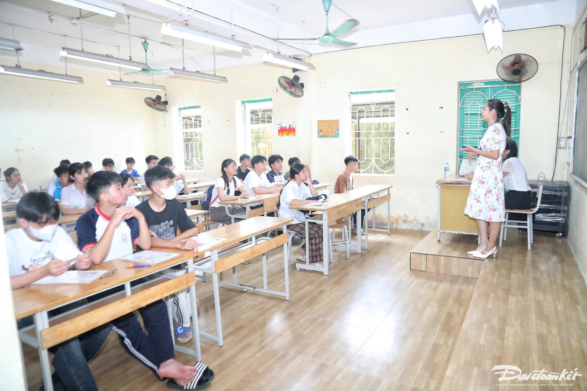 hoc_sinh_thi_vao_10- le-khanh24