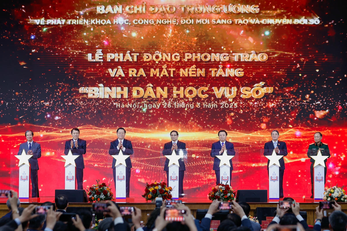 Thủ tướng phát động phong trào 'Bình dân học vụ số' toàn dân- Ảnh 1. Thủ tướng phát động phong trào 'Bình dân học vụ số' toàn dân- Ảnh 1.