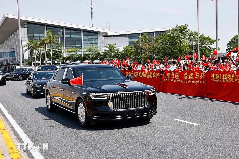 Lễ tiễn Tổng Bí thư, Chủ tịch nước Trung Quốc Tập Cận Bình tại Sân bay quốc tế Nội Bài. (Ảnh: Doãn Tấn/TTXVN)