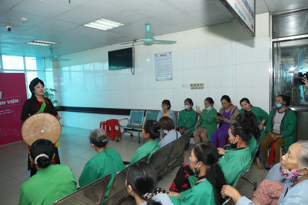 Mang âm nhạc đến BV