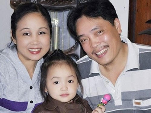 Gia đình hạnh phúc của NSND Ngọc Thư và NSƯT Minh Tuấn. 